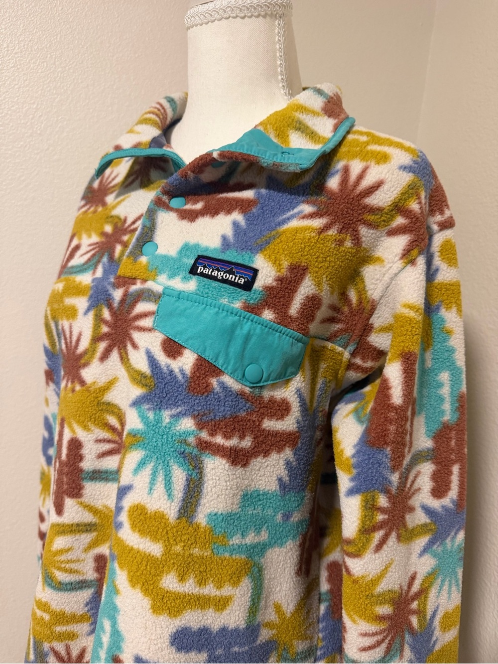 Patagonia Synchilla Aztec Multi-Color Palm-Print Pullover Fleece Jacket Pocket